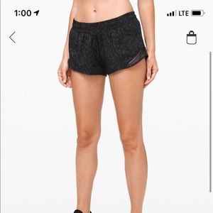 Lululemon Hotty Hot Short II *2.5”